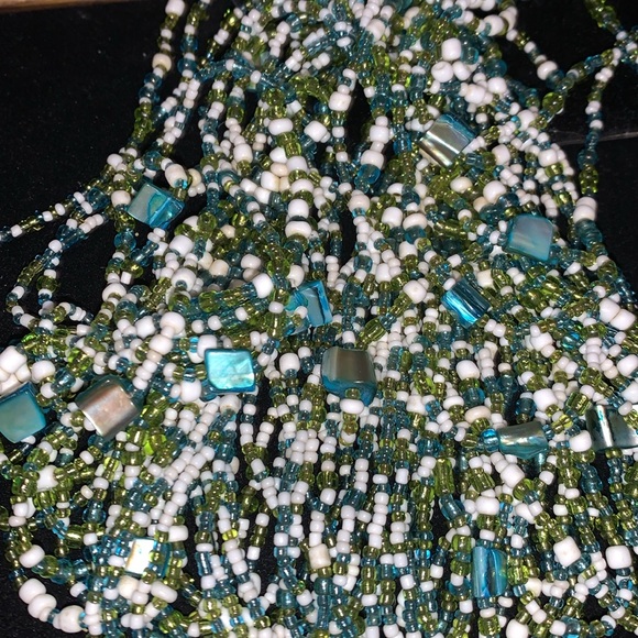 Vintage layered seed bead necklace with abalone shells - Picture 3 of 5
